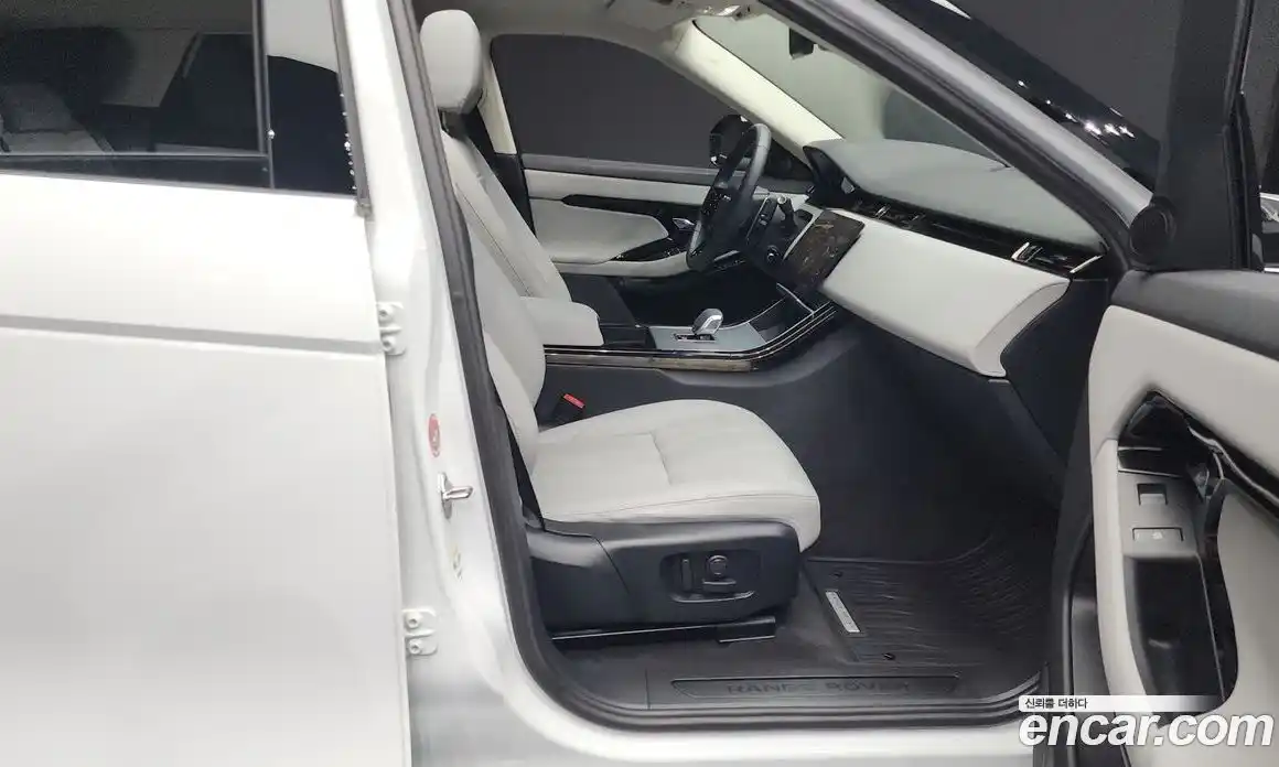 Land Rover Range-Rover Evoque 2024 2.0 Автомат в Москве № 165957, фото 19