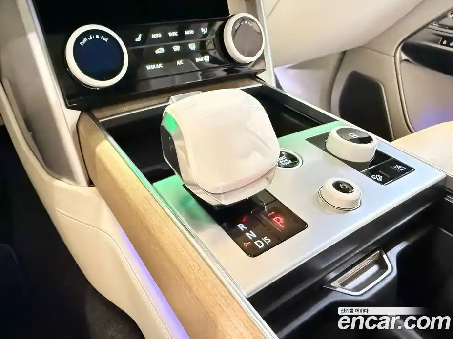 Land Rover Range-Rover 2023 4.4 Автомат в Москве № 166726, фото 9