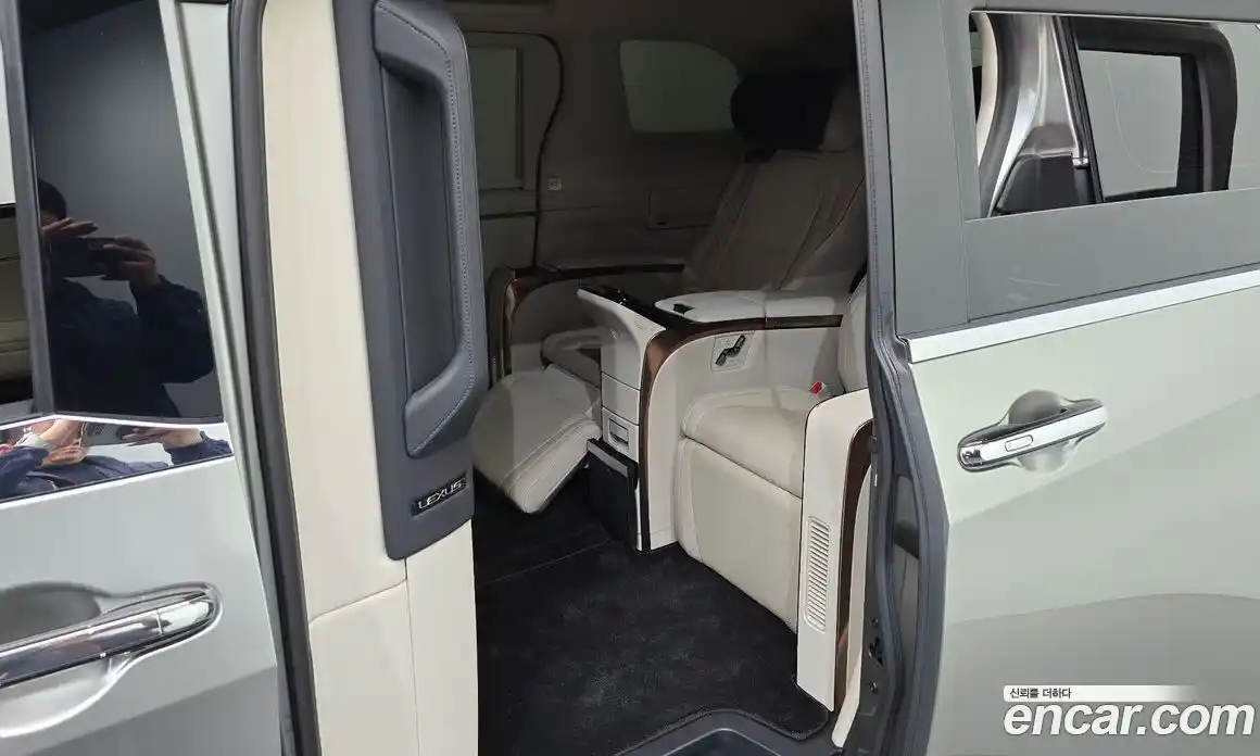 Lexus LM 2025 2.4 Автомат в Москве № 167991, фото 11