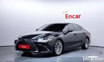 Lexus ES, 2022