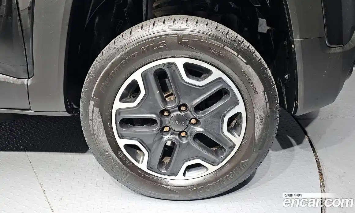 Jeep Renegade 2017 2.0 Автомат в Москве № 169727, фото 16