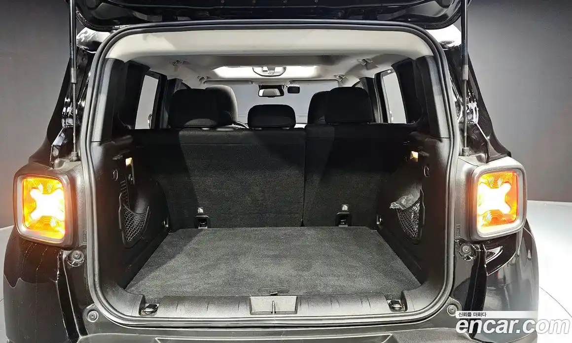 Jeep Renegade 2017 2.0 Автомат в Москве № 169727, фото 19