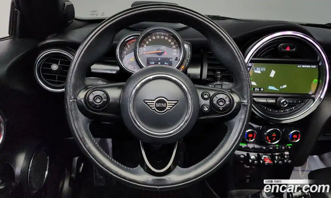 Mini Cooper Convertible 2020 1.5 Автомат в Москве № 185465, фото 17