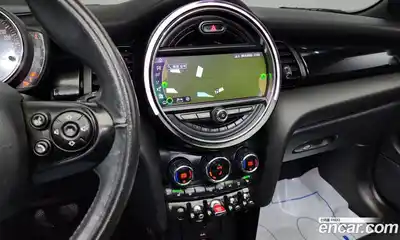 Mini Cooper Convertible 2020 1.5 Автомат в Москве № 185465, миниатюра 3