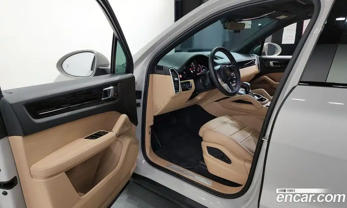 Porsche Cayenne 2023 3.0 Автомат в Москве № 197178, фото 10