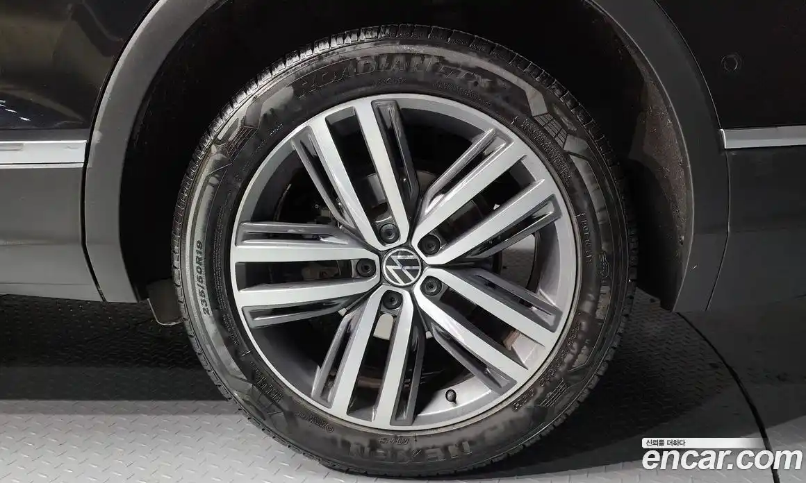 Volkswagen Tiguan 2023 2.0 Автомат в Москве № 199161, фото 18