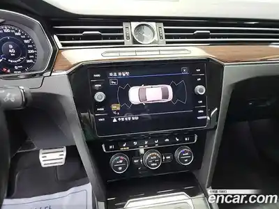 Volkswagen Passat 2018 2.0 Автомат в Москве № 199316, миниатюра 10