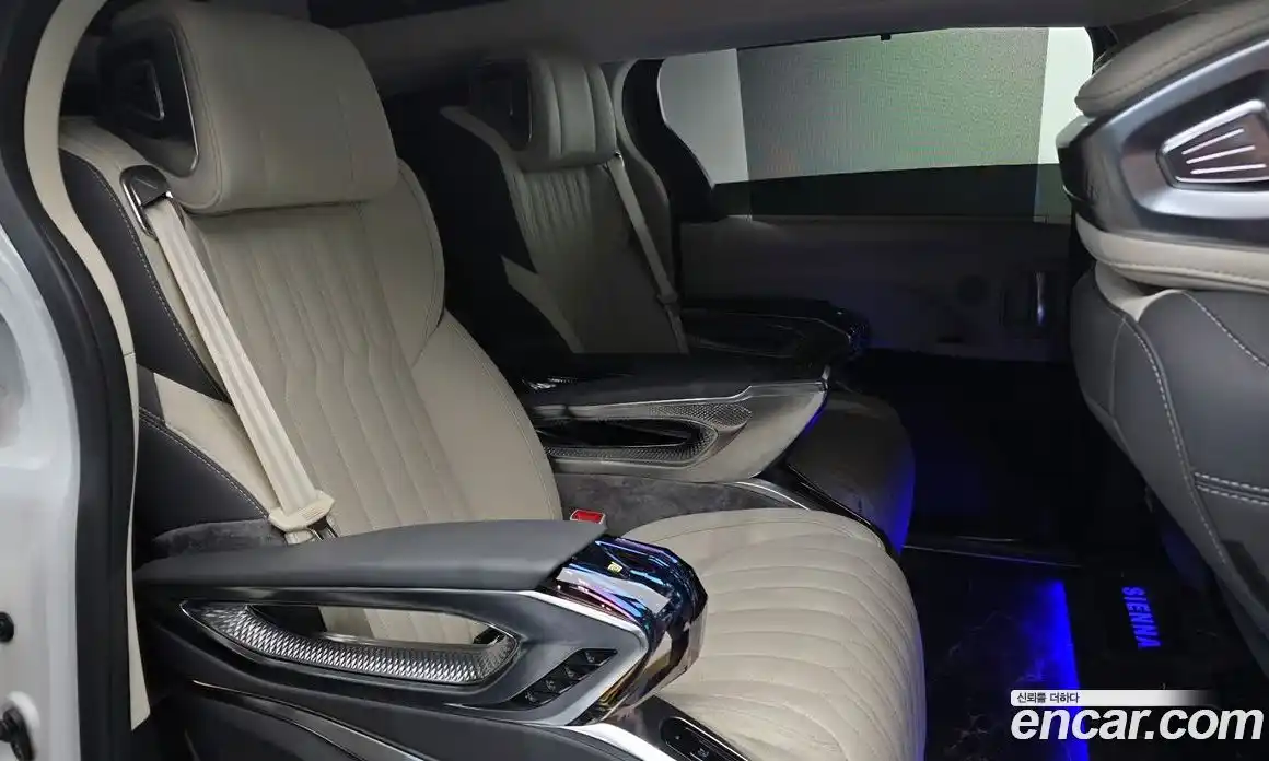 Toyota Sienna 2023 2.5 Автомат в Москве № 199574, фото 12