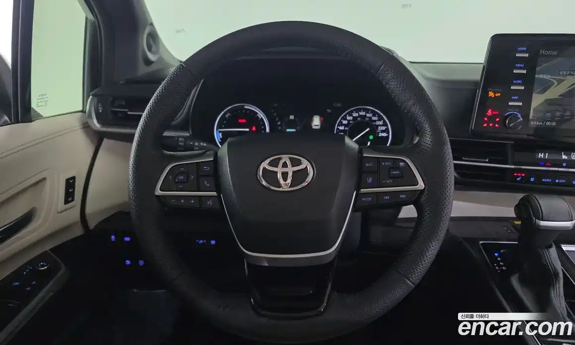 Toyota Sienna 2023 2.5 Автомат в Москве № 199574, фото 13