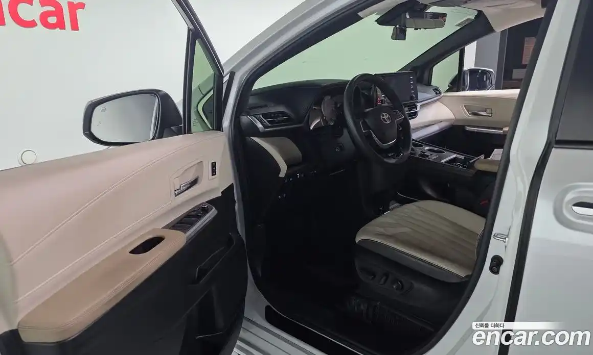 Toyota Sienna 2023 2.5 Автомат в Москве № 199574, фото 10