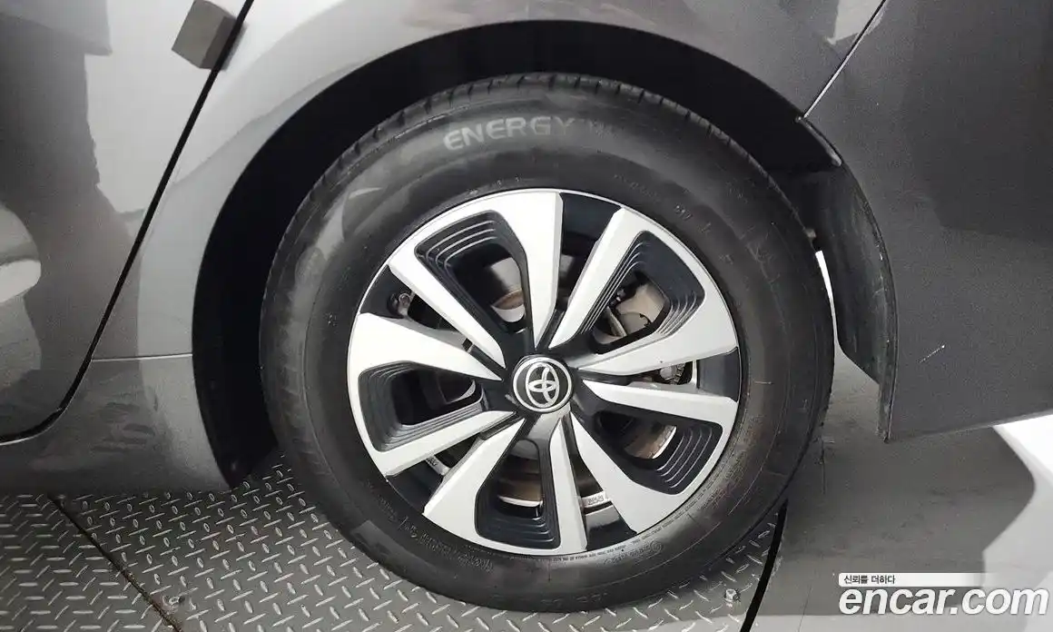 Toyota Prius 2018 1.8 Автомат в Москве № 199679, фото 13