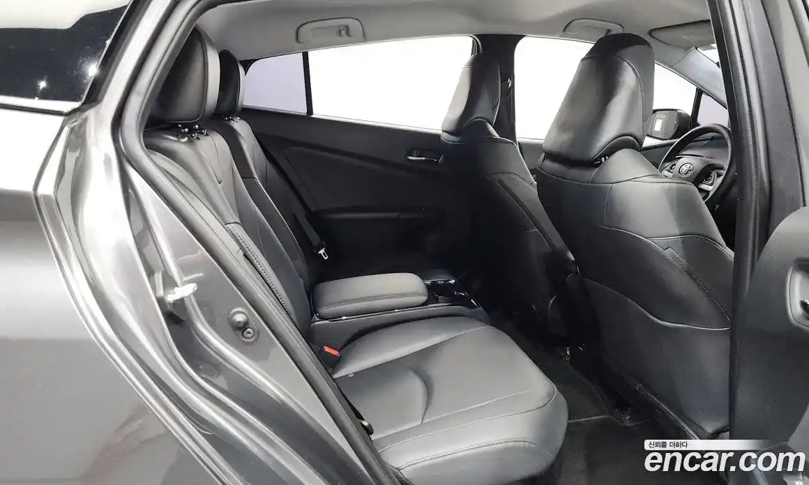 Toyota Prius 2018 1.8 Автомат в Москве № 199679, фото 19