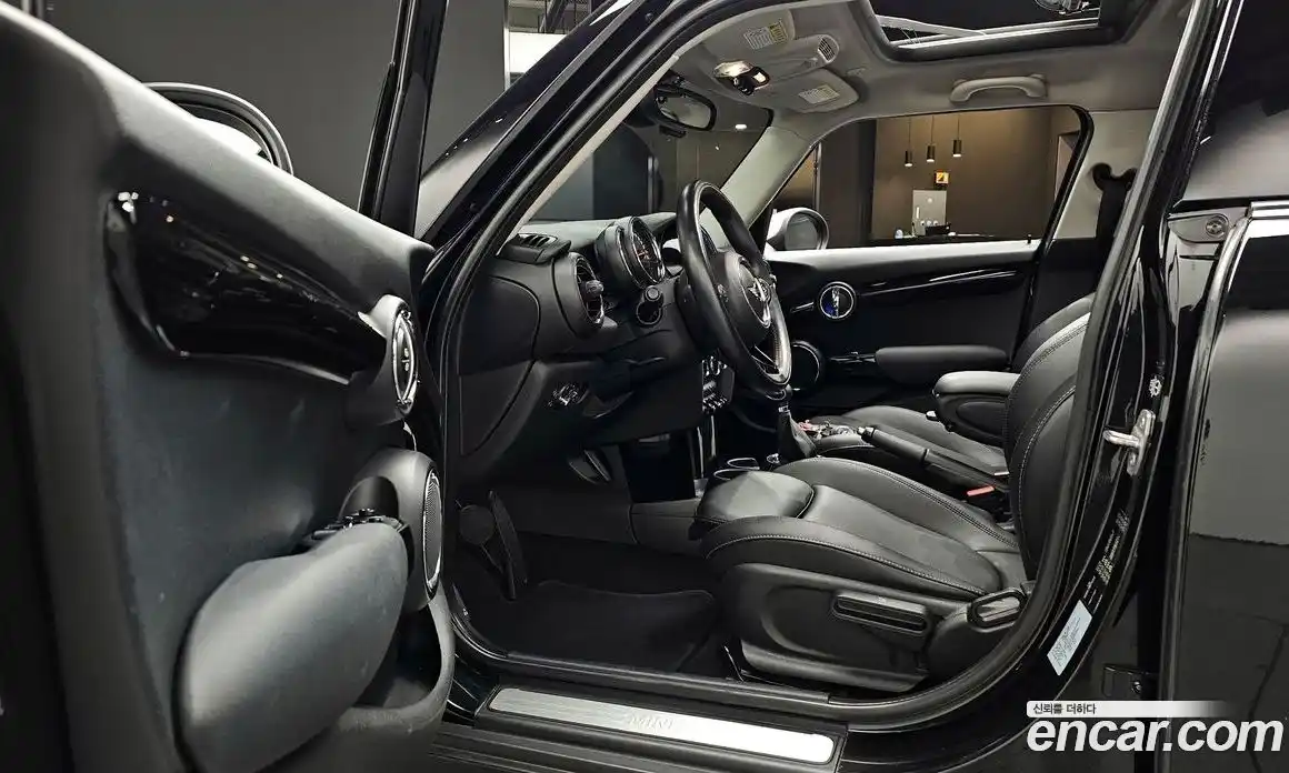 Mini Cooper 2016 1.5 Автомат в Москве № 207479, фото 7