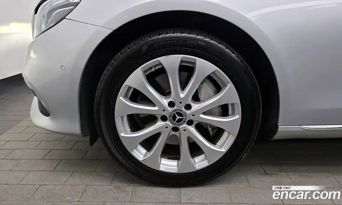 Mercedes-Benz E-Class 2018 2.0 Автомат в Москве № 212026, фото 12