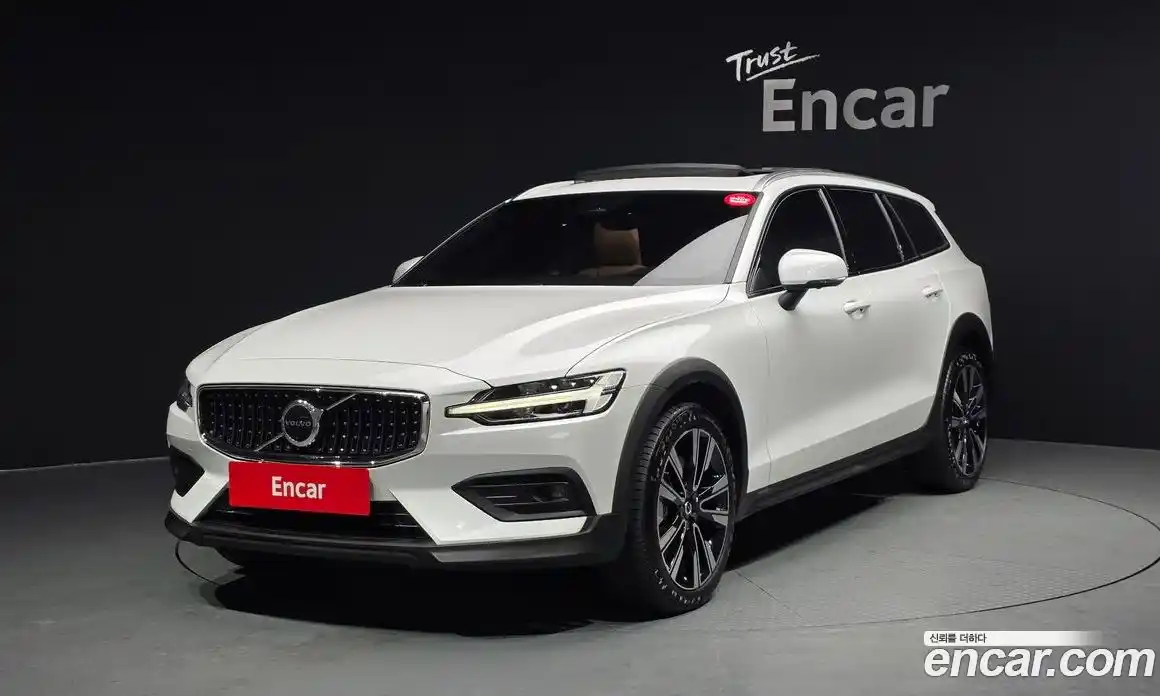 Volvo V60 2023 2.0 Автомат в Москве № 212816, фото 14