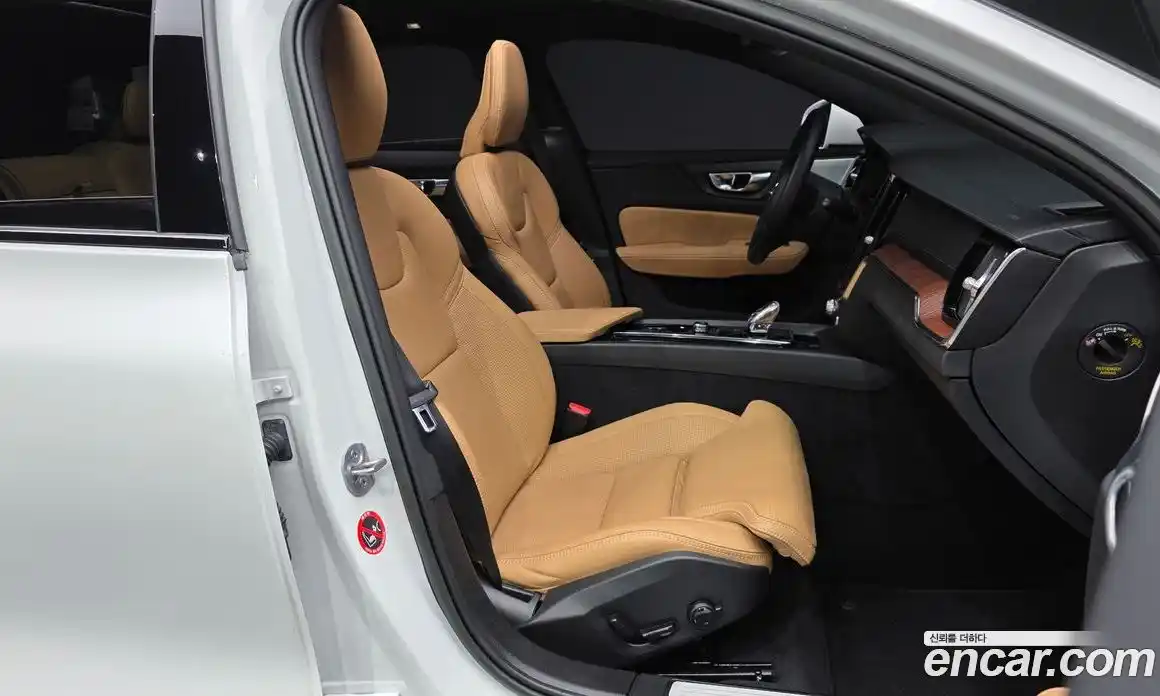 Volvo V60 2023 2.0 Автомат в Москве № 212816, фото 15