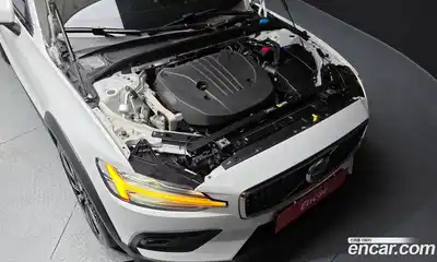 Volvo V60 2023 2.0 Автомат в Москве № 212816, миниатюра 3