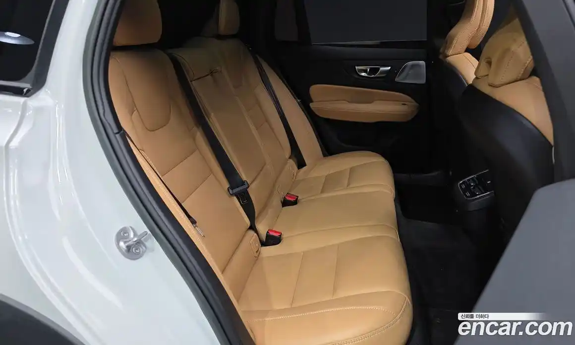 Volvo V60 2023 2.0 Автомат в Москве № 212816, фото 9