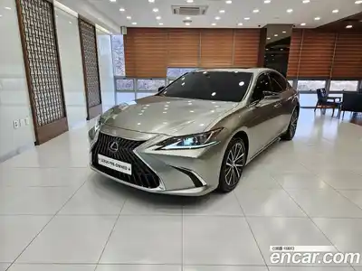 Lexus ES, 2023