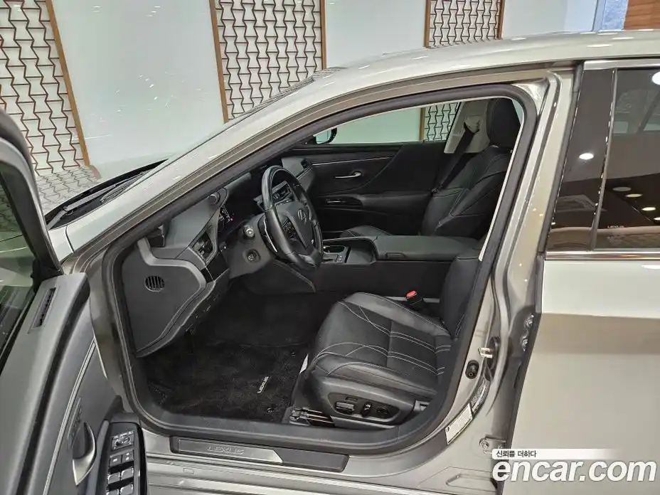 Lexus ES 2023 2.5 Вариатор в Москве № 214853, фото 12