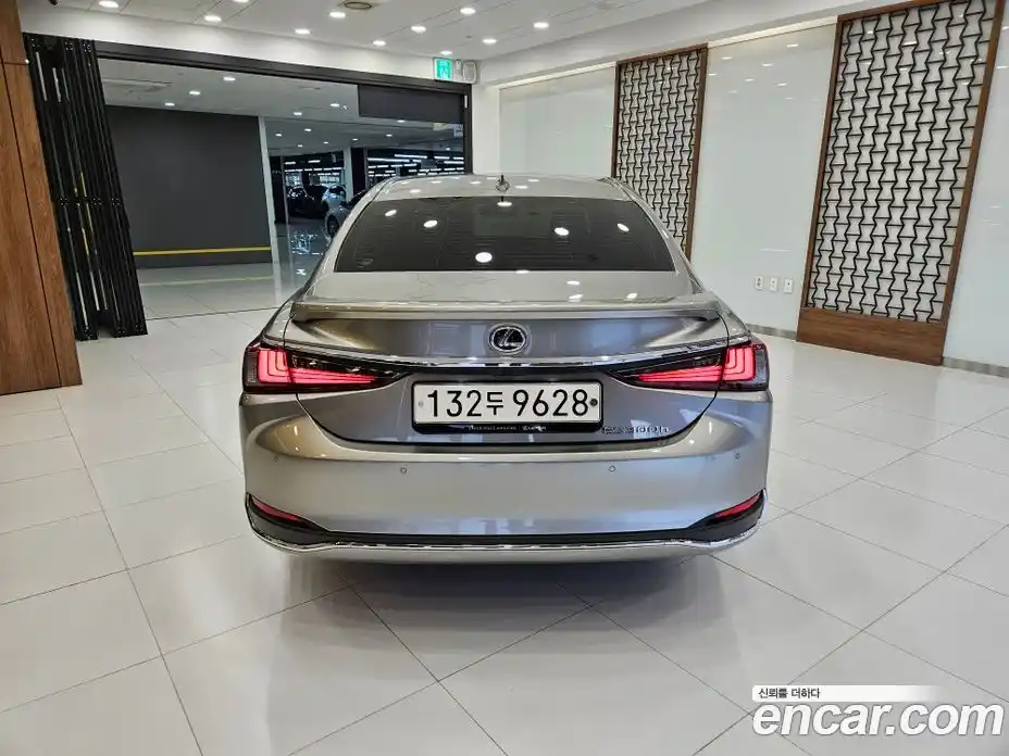 Lexus ES 2023 2.5 Вариатор в Москве № 214853, фото 4