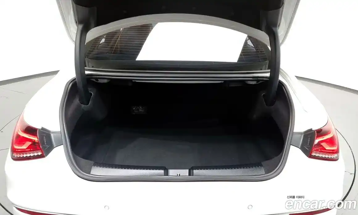 Mercedes-Benz CLA-Class 2021 2.0 Автомат в Москве № 229459, фото 7