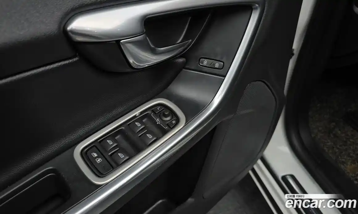 Volvo S60 2015 1.6 Автомат в Москве № 230667, фото 17