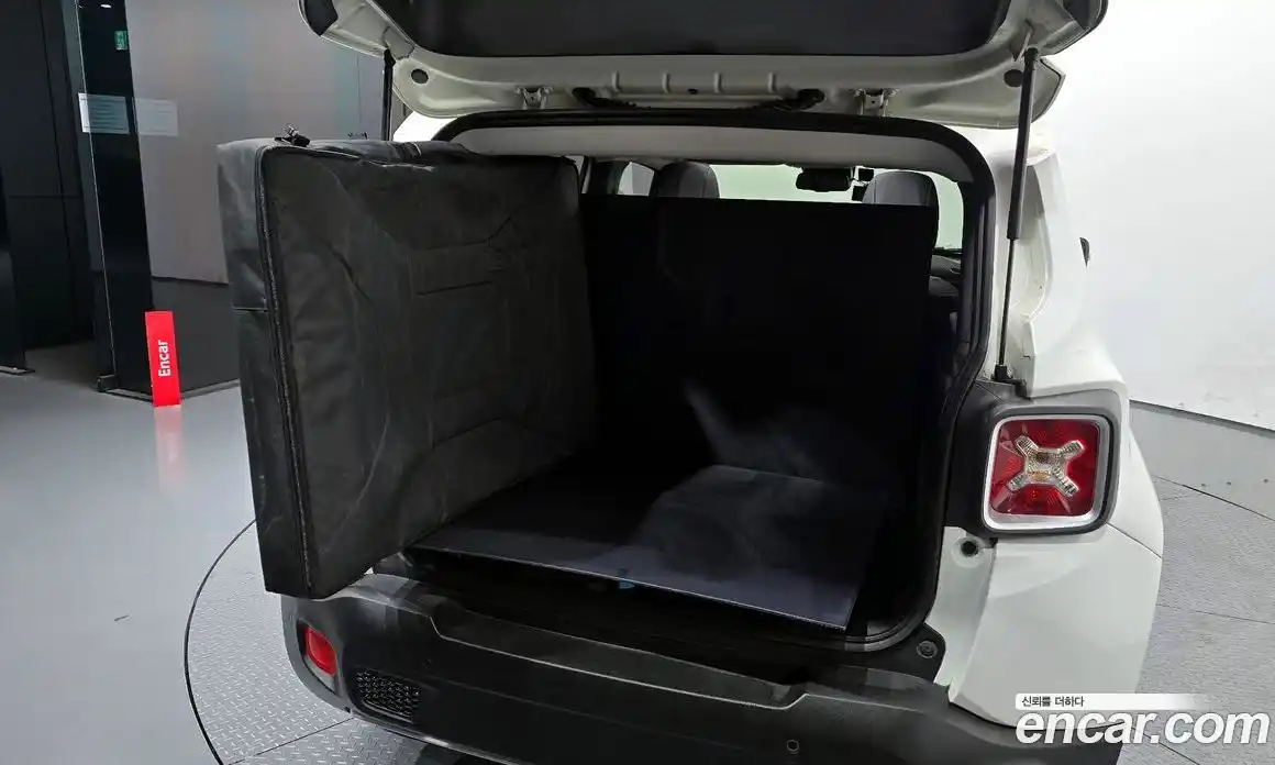 Jeep Renegade 2015 2.0 Автомат в Москве № 232560, фото 14