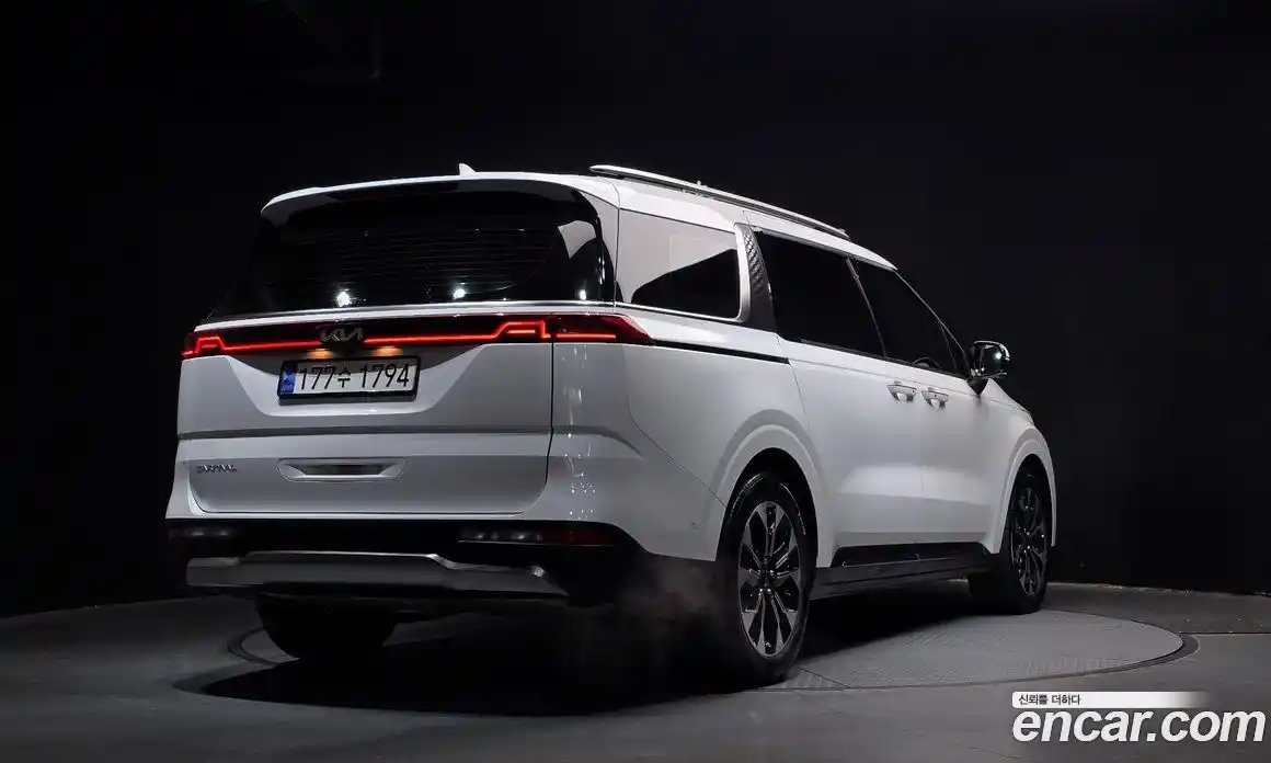 Kia Canival 2023 3.5 Автомат в Москве № 287778, фото 17