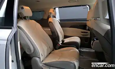 Kia Canival 2023 3.5 Автомат в Москве № 287778, миниатюра 10