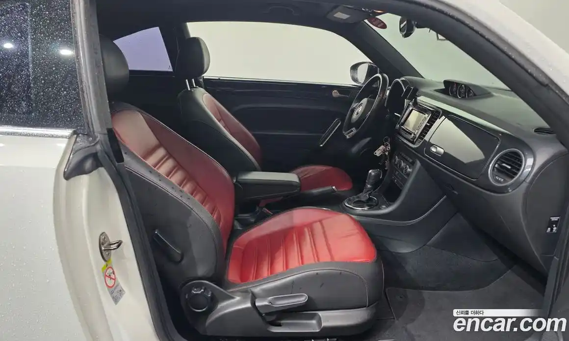 Volkswagen Beatle 2014 2.0 Автомат в Москве № 301352, фото 11