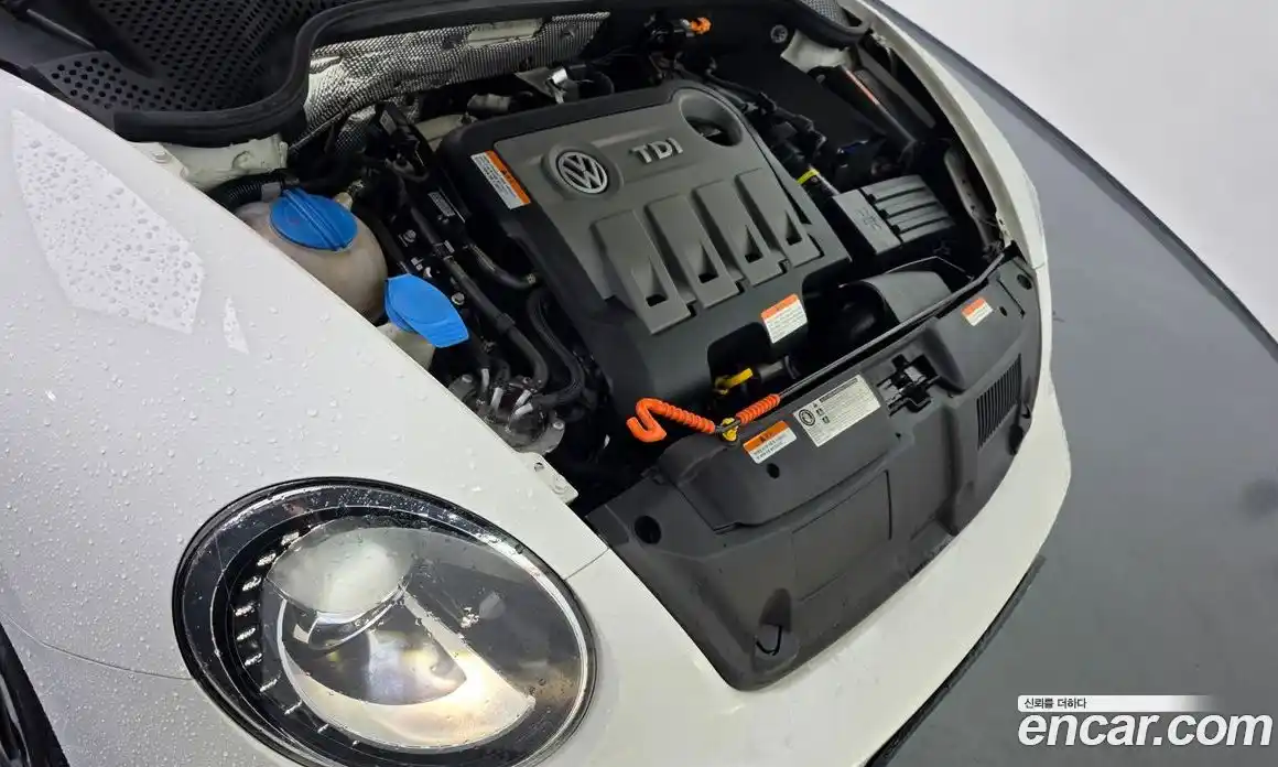 Volkswagen Beatle 2014 2.0 Автомат в Москве № 301352, фото 14