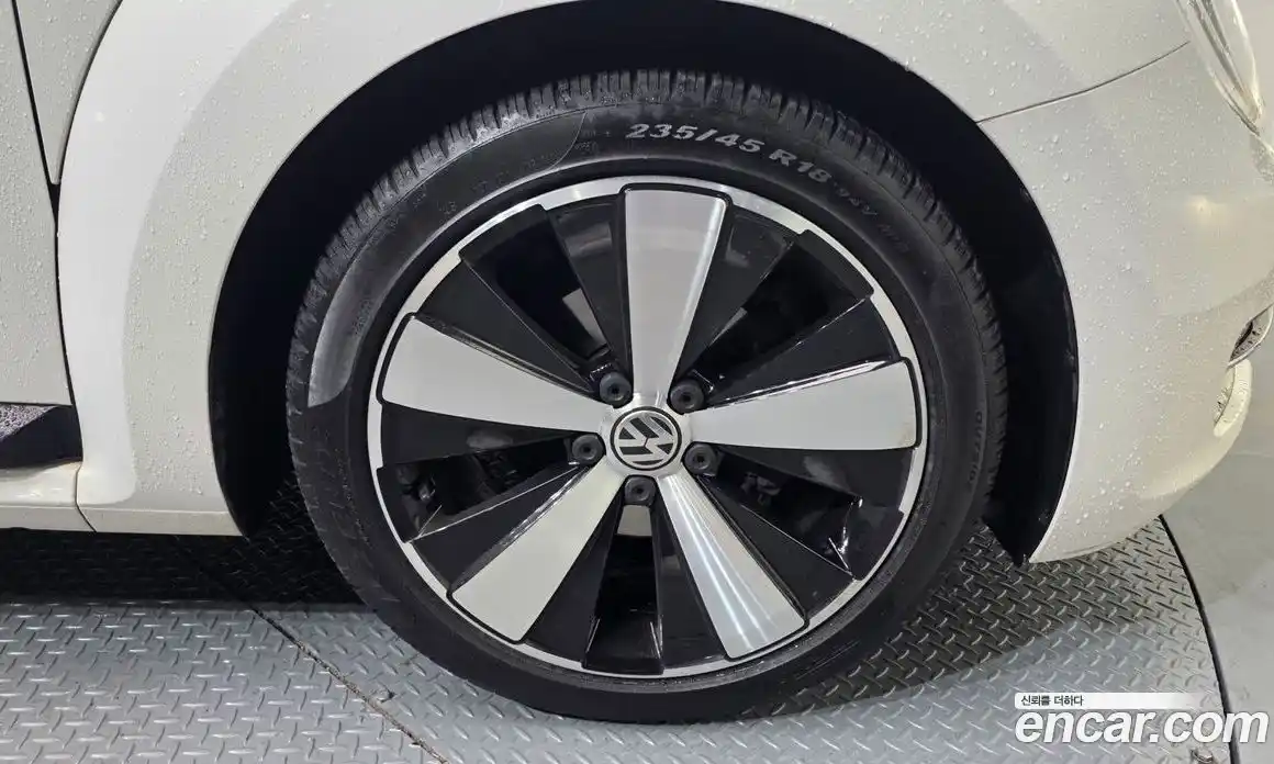 Volkswagen Beatle 2014 2.0 Автомат в Москве № 301352, фото 18