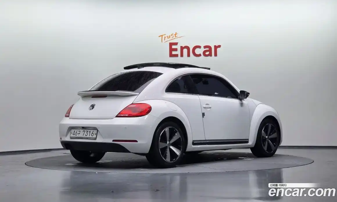 Volkswagen Beatle 2014 2.0 Автомат в Москве № 301352, фото 20