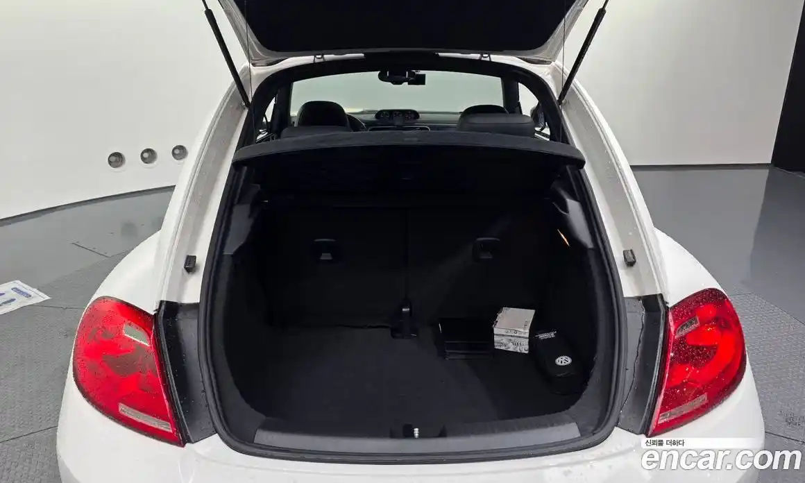 Volkswagen Beatle 2014 2.0 Автомат в Москве № 301352, фото 6