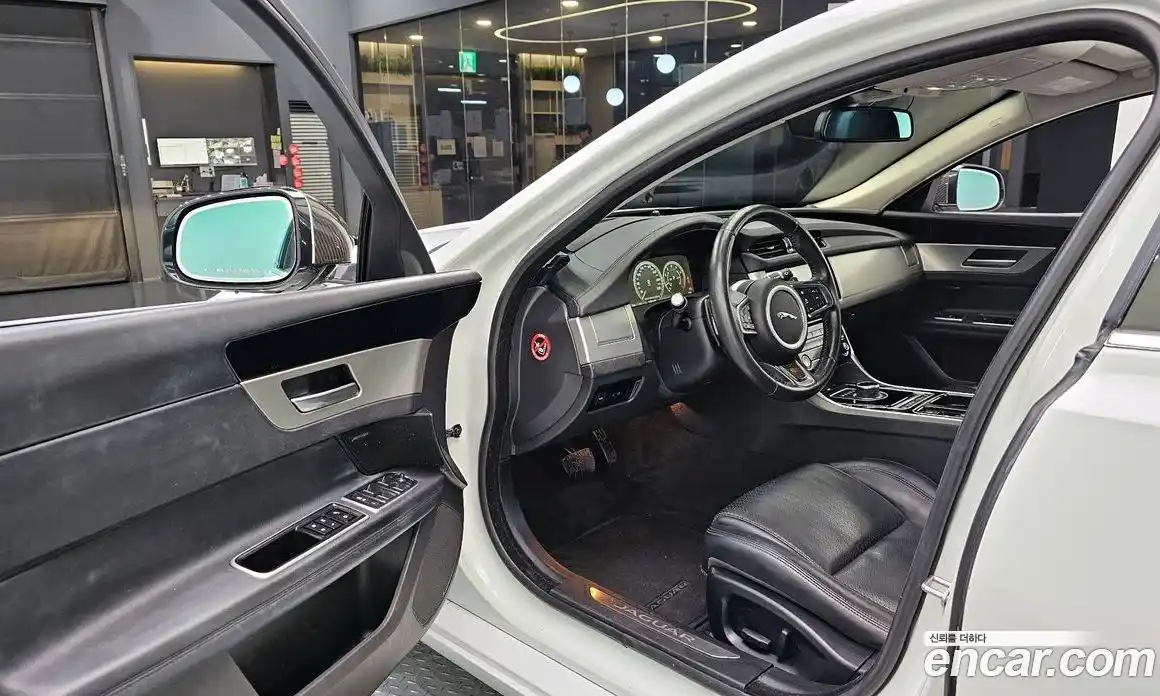 Jaguar XF 2018 2.0 Автомат в Москве № 320213, фото 16