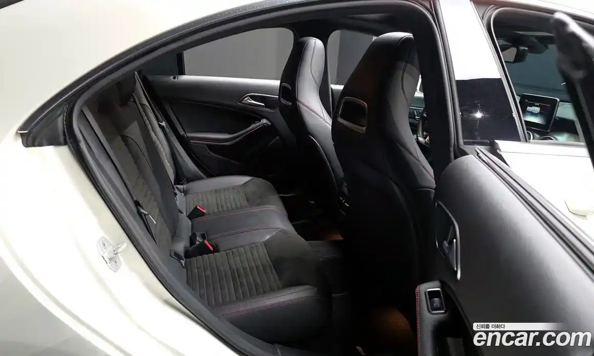 Mercedes-Benz CLA-Class 2018 2.0 Автомат в Москве № 325080, фото 11