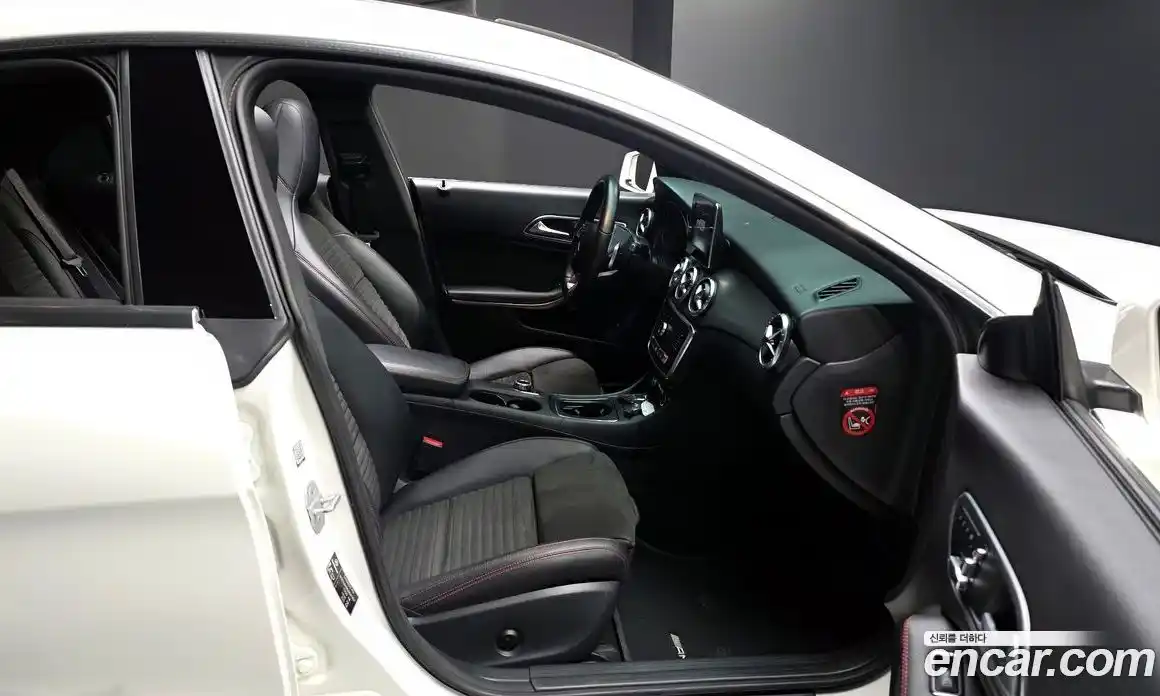 Mercedes-Benz CLA-Class 2018 2.0 Автомат в Москве № 325080, фото 15