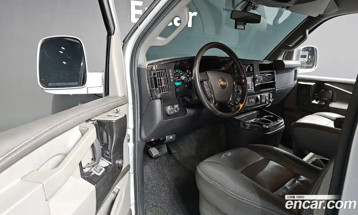 Chevrolet Express Van 2017 6.0 Автомат в Москве № 363505, фото 11