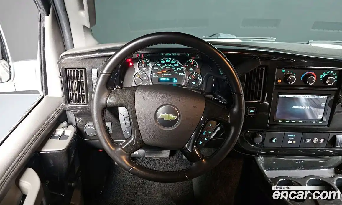 Chevrolet Express Van 2017 6.0 Автомат в Москве № 363505, фото 13