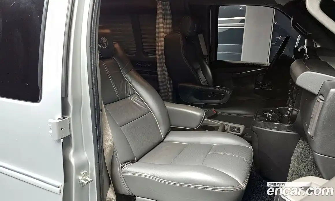 Chevrolet Express Van 2017 6.0 Автомат в Москве № 363505, фото 10