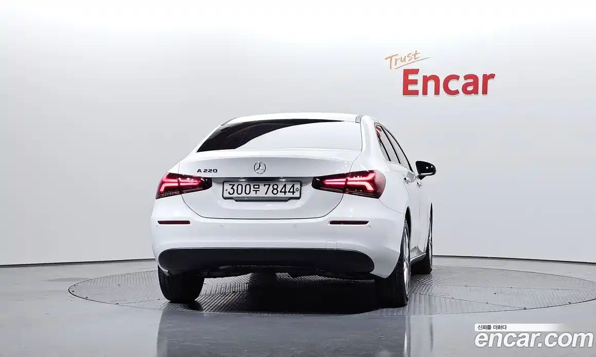 Mercedes-Benz A-Class 2020 2.0 Автомат в Москве № 466237, фото 4