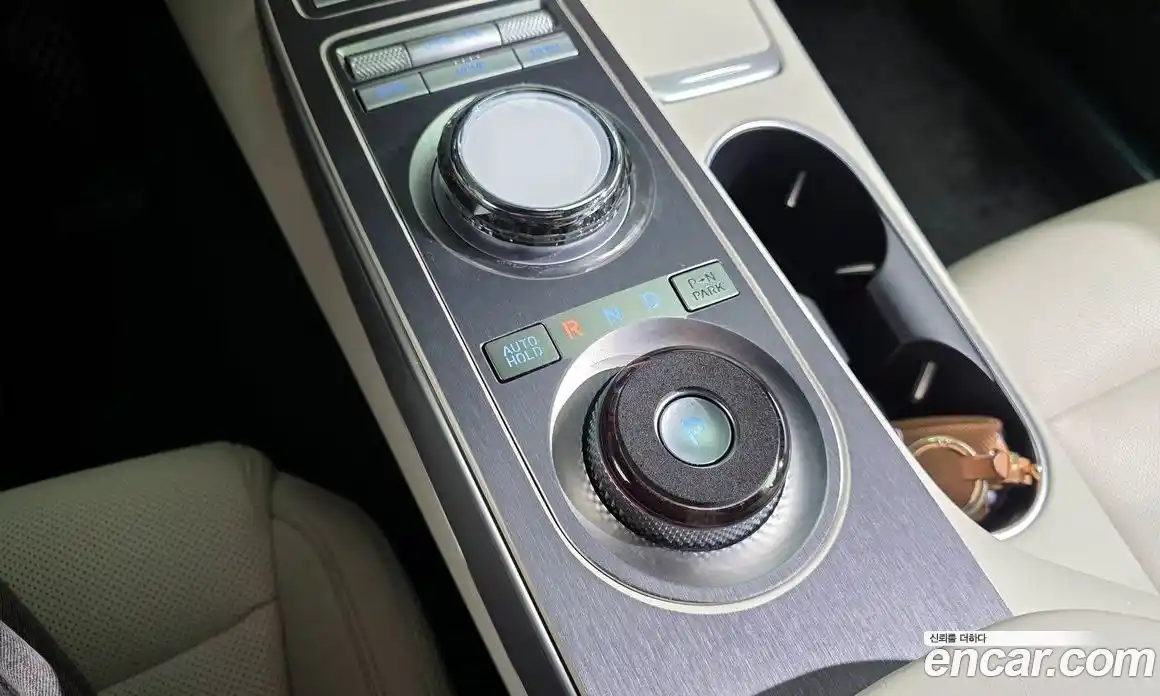 Genesis GV70 2024 0.1 Автомат в Москве № 76575, фото 9