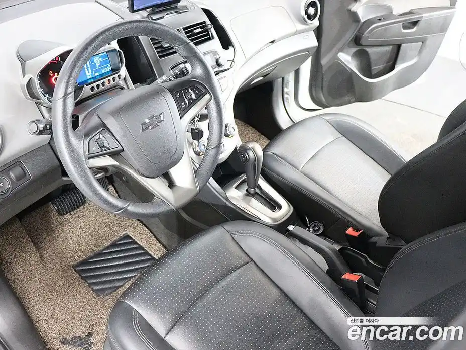 Chevrolet Aveo 2015 1.4 Автомат в Москве № 103244, фото 11