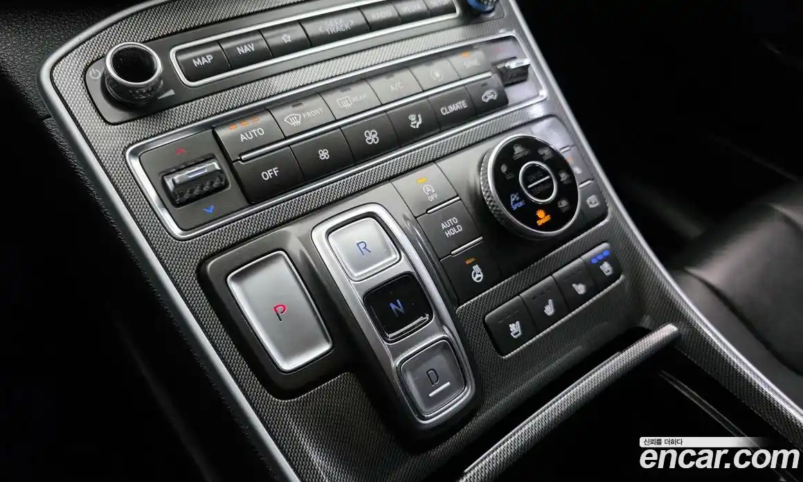 Hyundai Santa Fe 2023 2.2 Автомат в Москве № 112633, фото 9