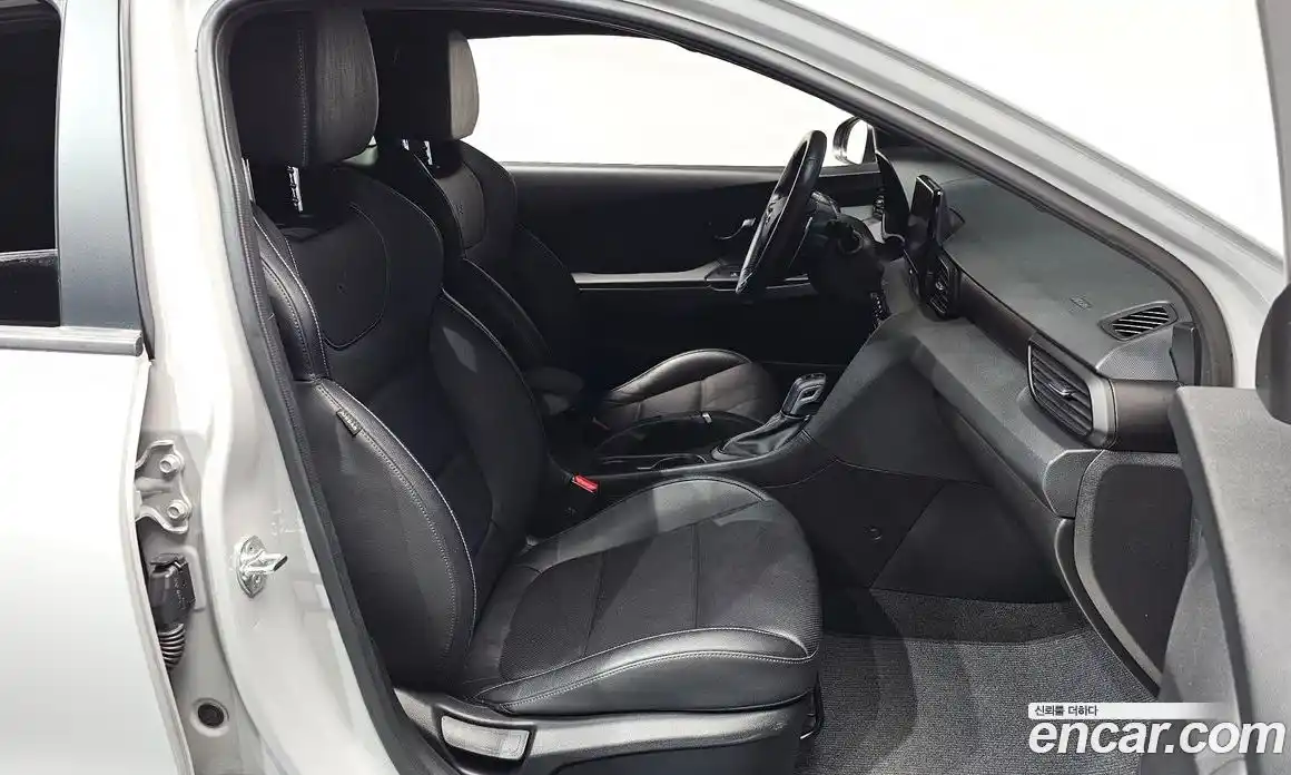 Hyundai Veloster 2021 2.0 Автомат в Москве № 126017, фото 3