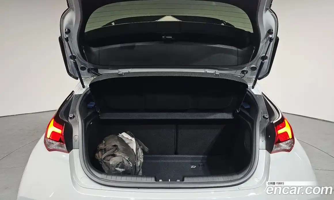 Hyundai Veloster 2021 2.0 Автомат в Москве № 126017, фото 9