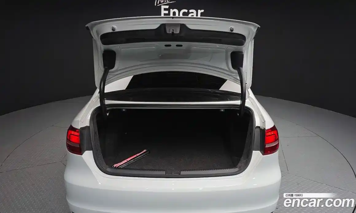 Volkswagen Jetta 2014 2.0 Автомат в Москве № 134743, фото 9