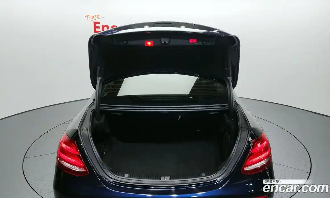 Mercedes-Benz E-Class 2018 2.0 Автомат в Москве № 150634, фото 14