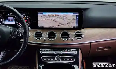 Mercedes-Benz E-Class 2018 2.0 Автомат в Москве № 150634, миниатюра 2